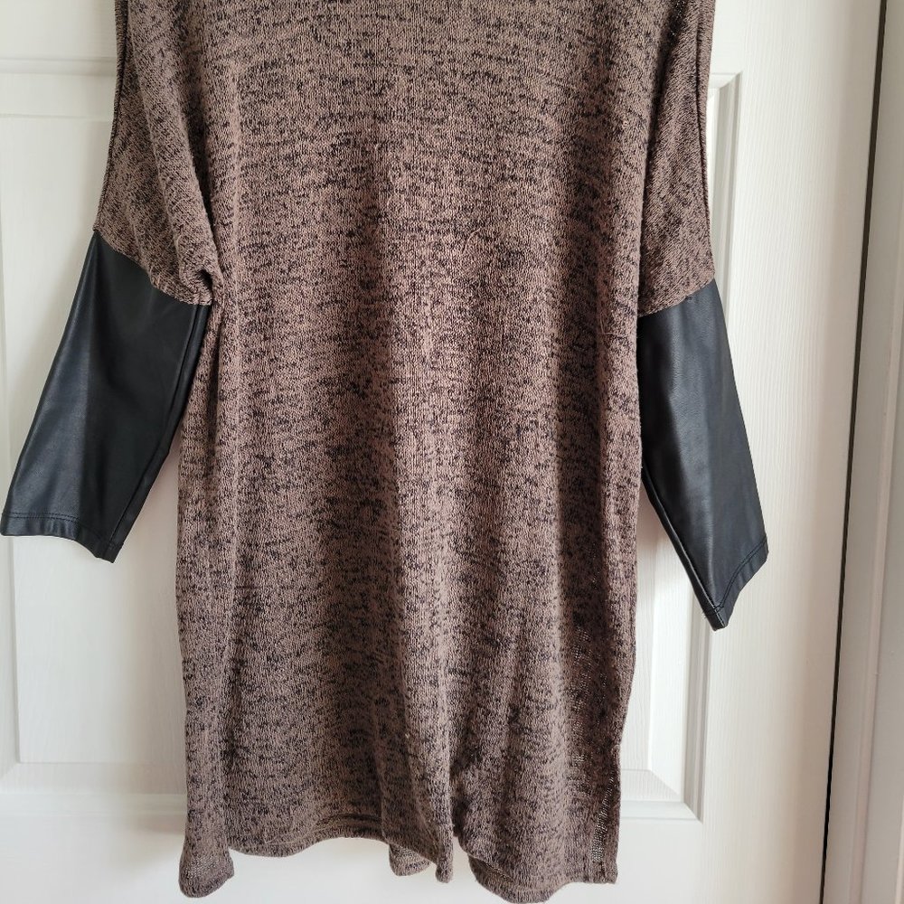H&M Top - Picture 2 of 2